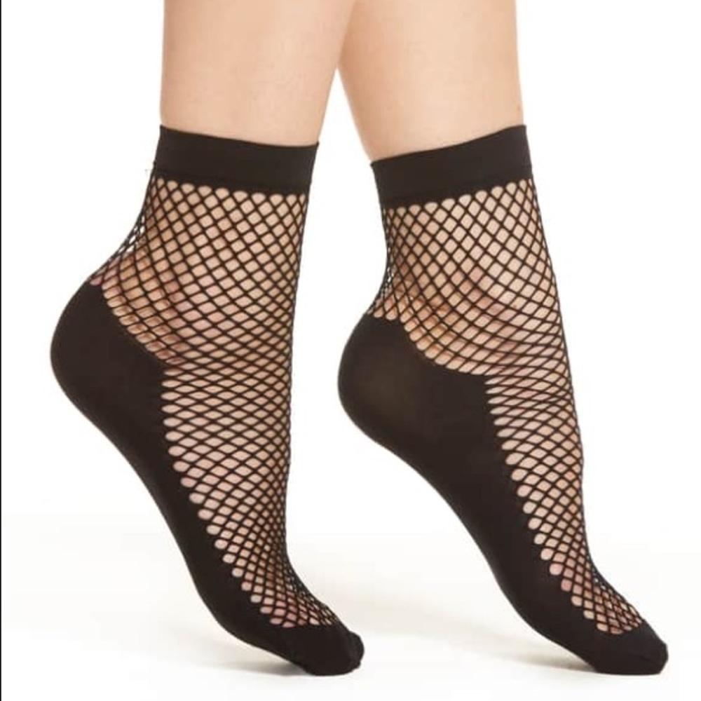 COPY - CAPELLI NEW YORK Fishnet Ankle Socks ✨NWT✨